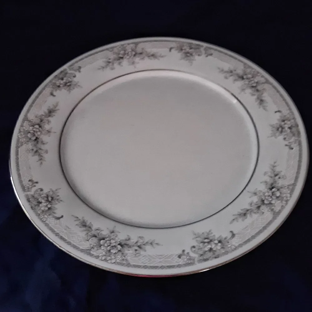 Noritake Sweet Leilani‎ Dinner Plate Platinum Trimmed 10.5
